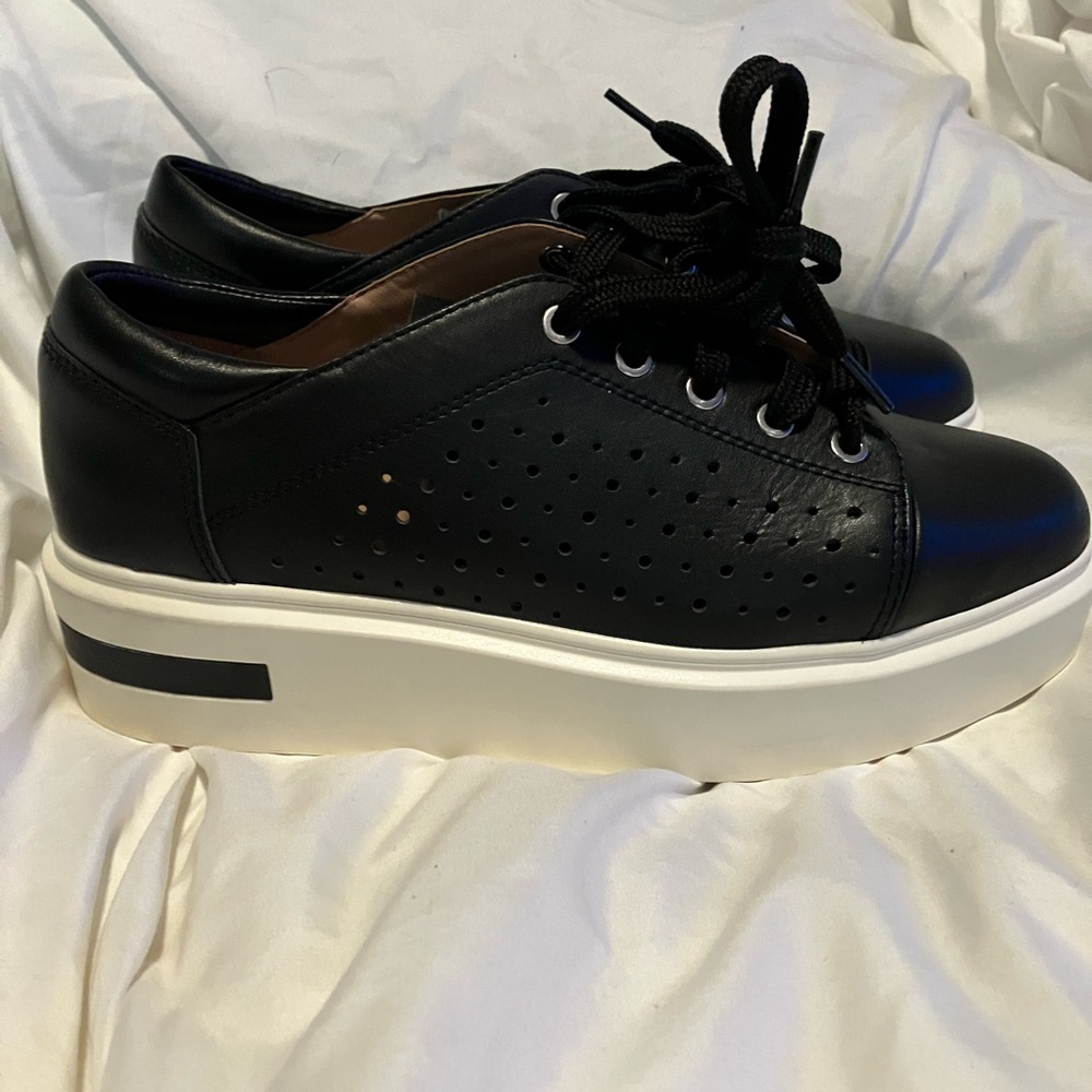 NWOT Linea Paolo Black Leather Platform Sneakers